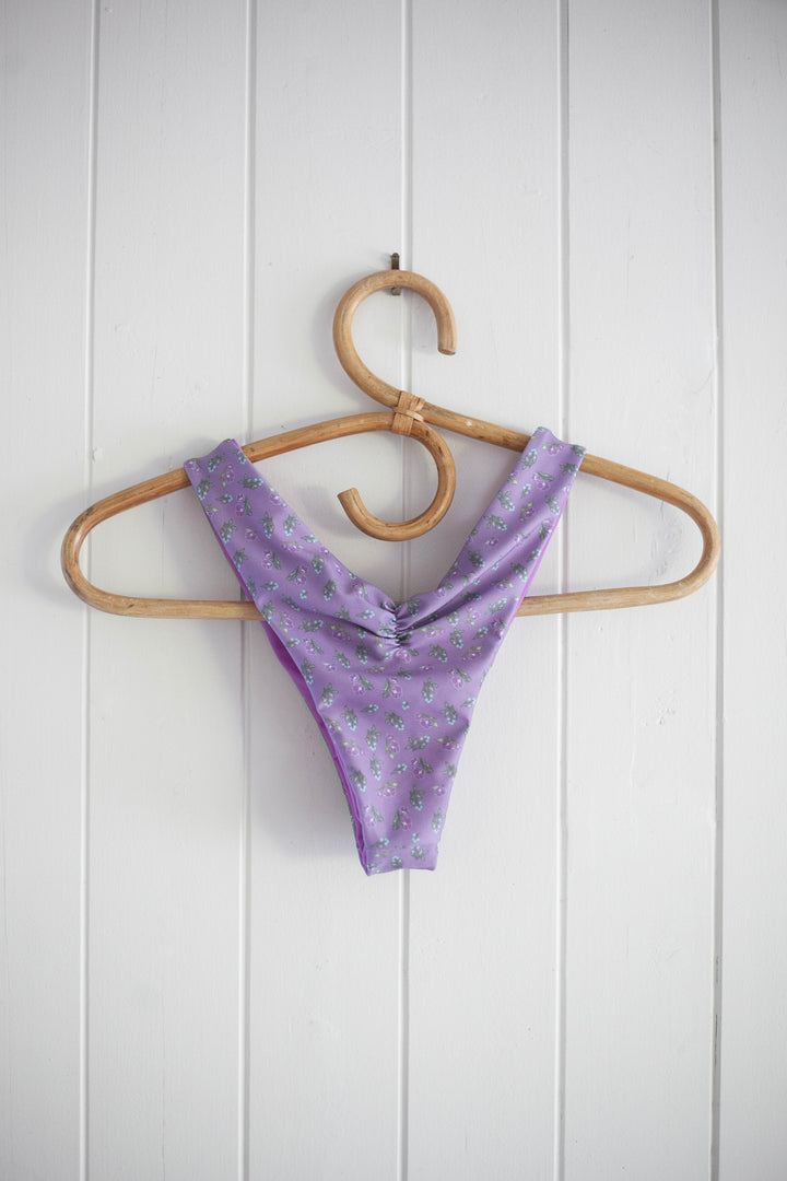 High Cut Bottom - Midsommar (with scrunch)