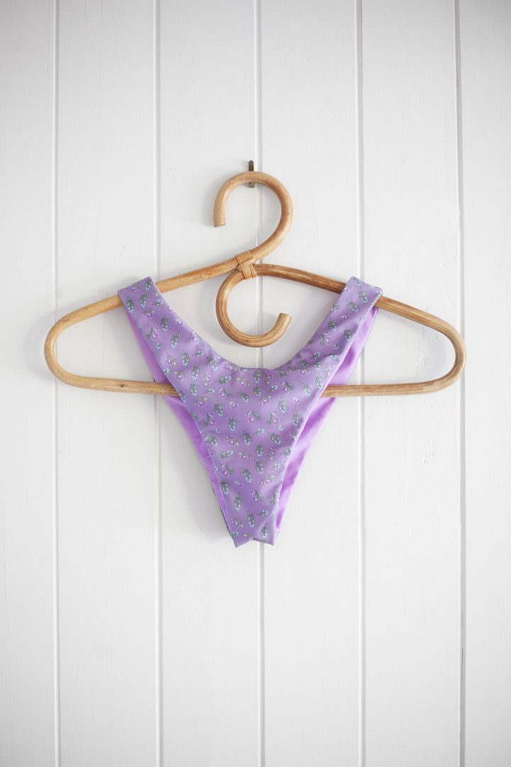 High Cut Bottom - Midsommar (with scrunch)