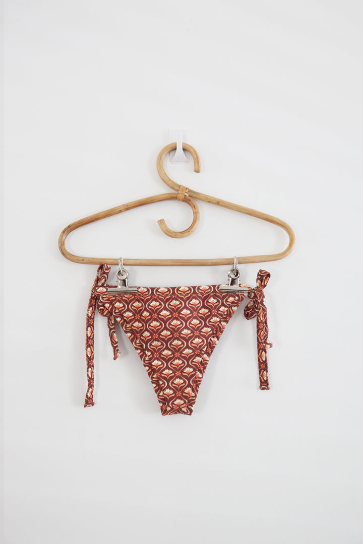Maja Tie Side Bottom - Retro Magic Chocolate