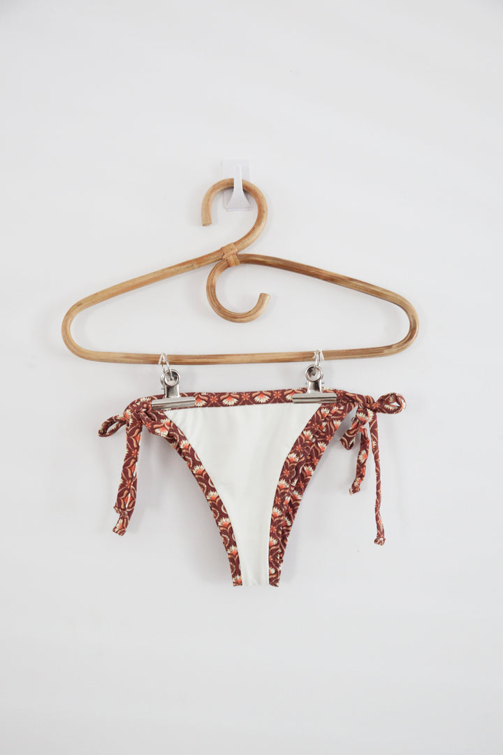 Maja Tie Side Bottom - Retro Magic Chocolate